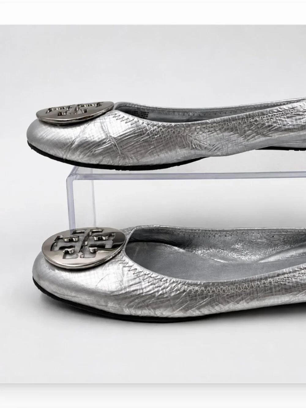 Tory Burch Silver Leather Reva Ballet Flats Medallion Shoes Size 8.5 M Authentic